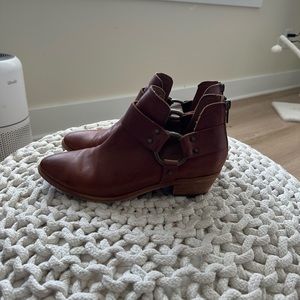 FRYE Caramel Ray Harness Back Zip